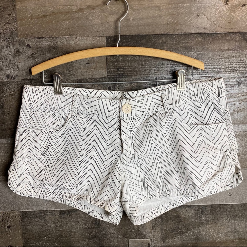 Ripcurl chevron print shorts